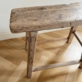 Sgabello largo antico in legno