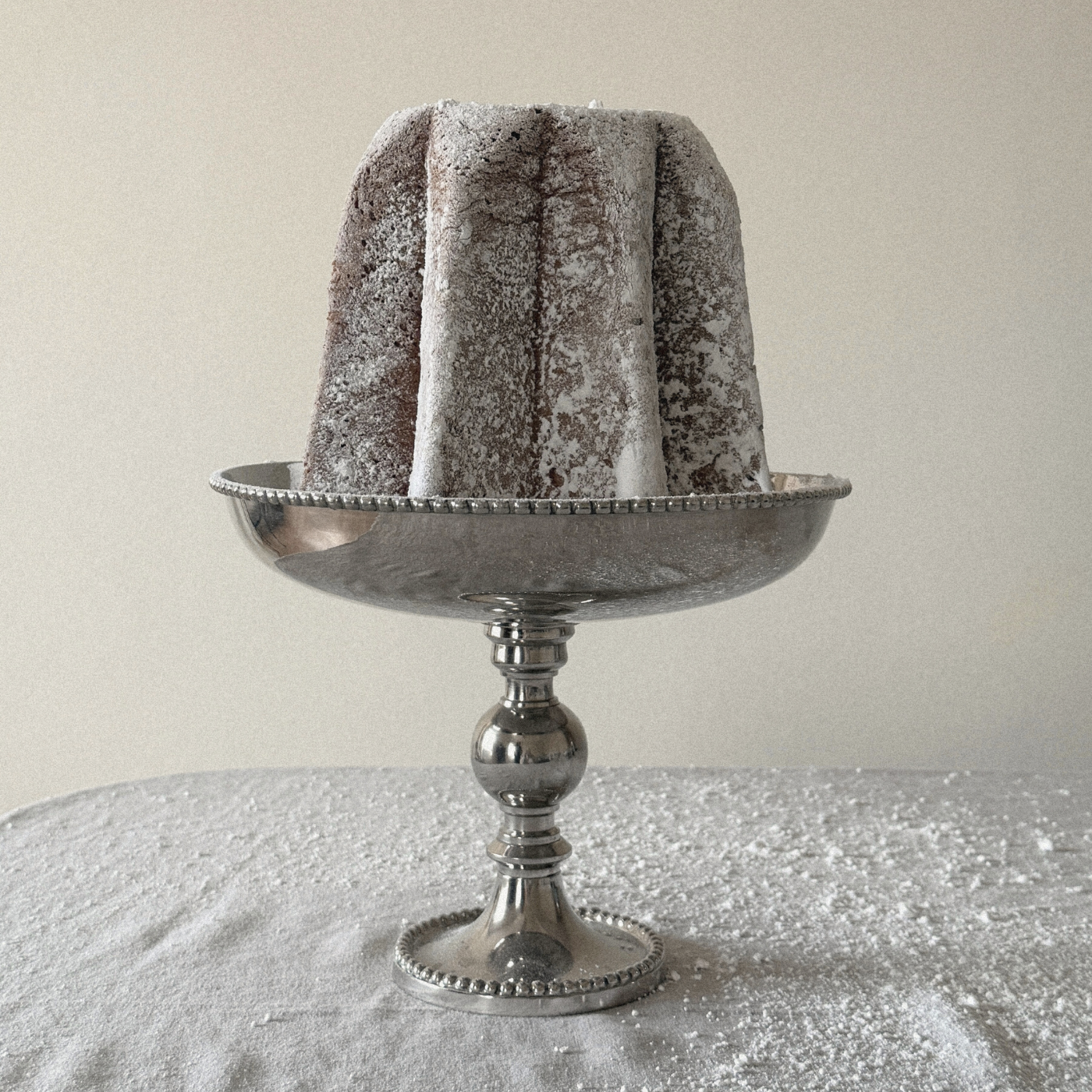 Holiday Table 2025: Timeless Tableware & Festive Gatherings