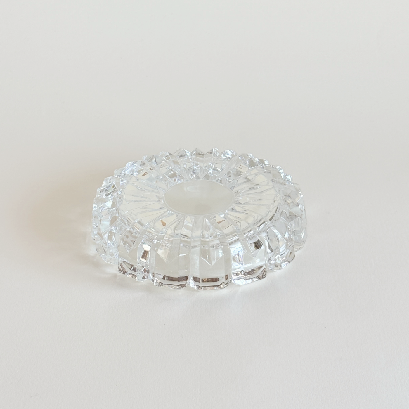 Cristal d'Arques Courcelle ashtray in clear lead-free crystal, radial cut French glassware, 15 x 4.5 cm
