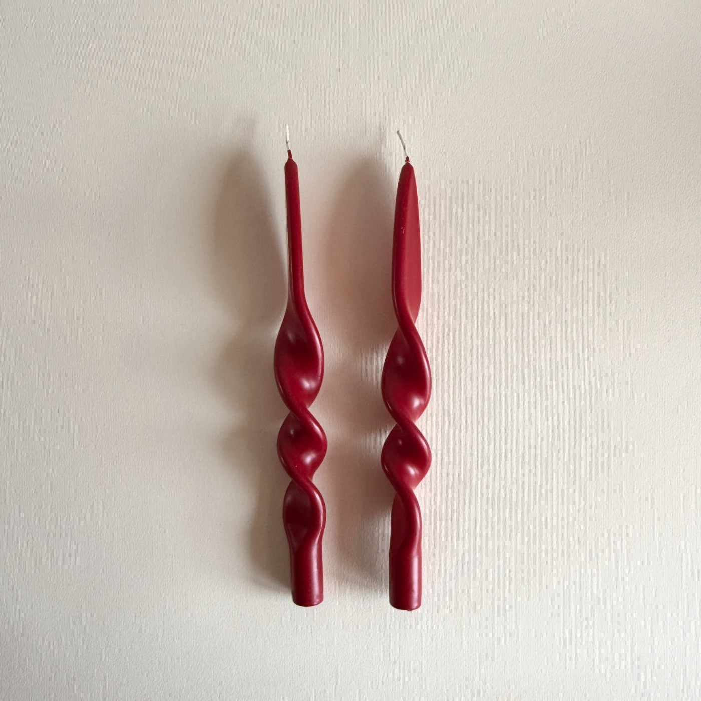 Cereria Graziani Spiral Taper Candles | Pair · 28 cm · Burgundy