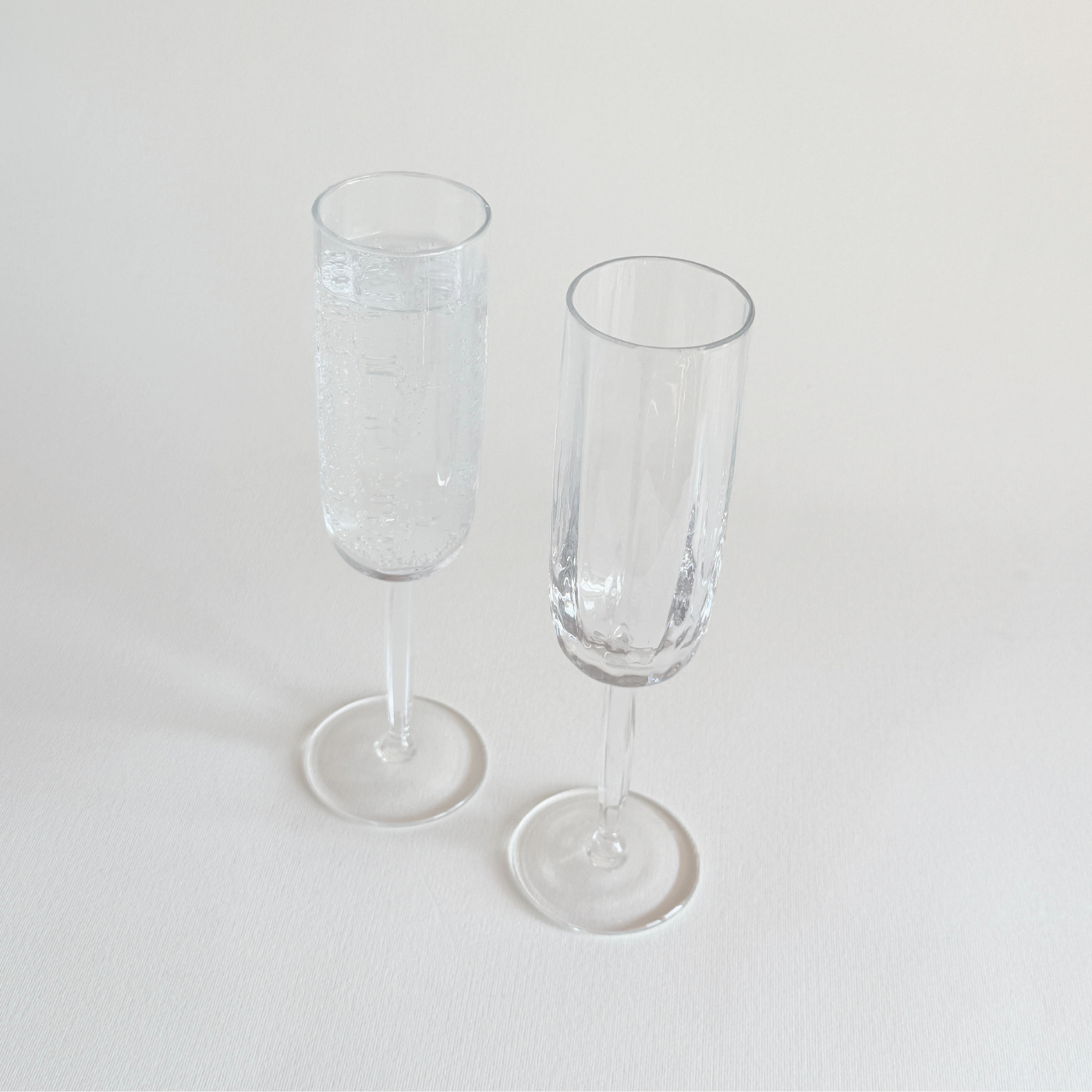 Italian ribbed champagne flutes — close-up of hexagonal geometric stem and Ø 6.5 cm base