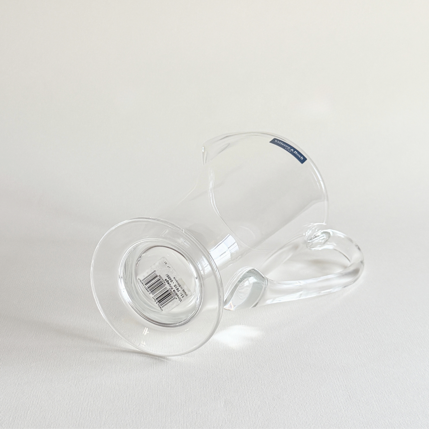 Detail of the Vinobile carafe's drip-free spout and rounded crystal body