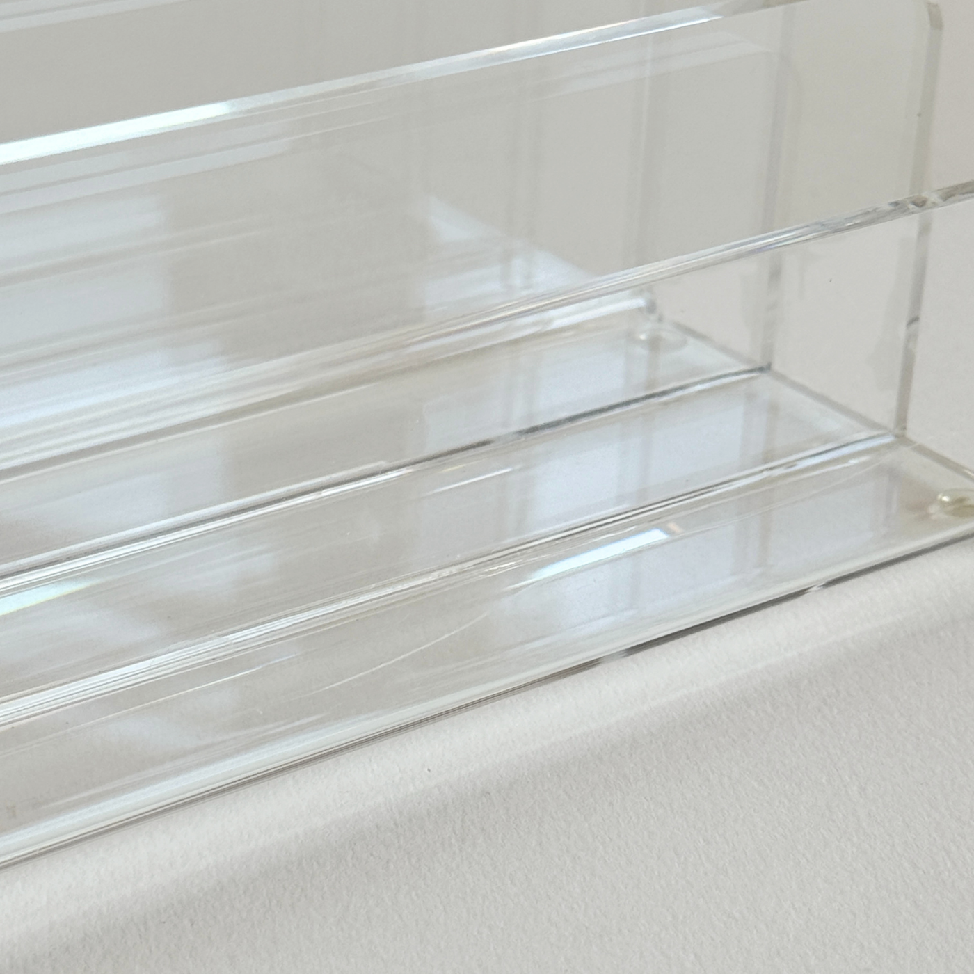 Guzzini 1980s transparent acrylic letter holder, glass-like clarity in a rectangular desk piece