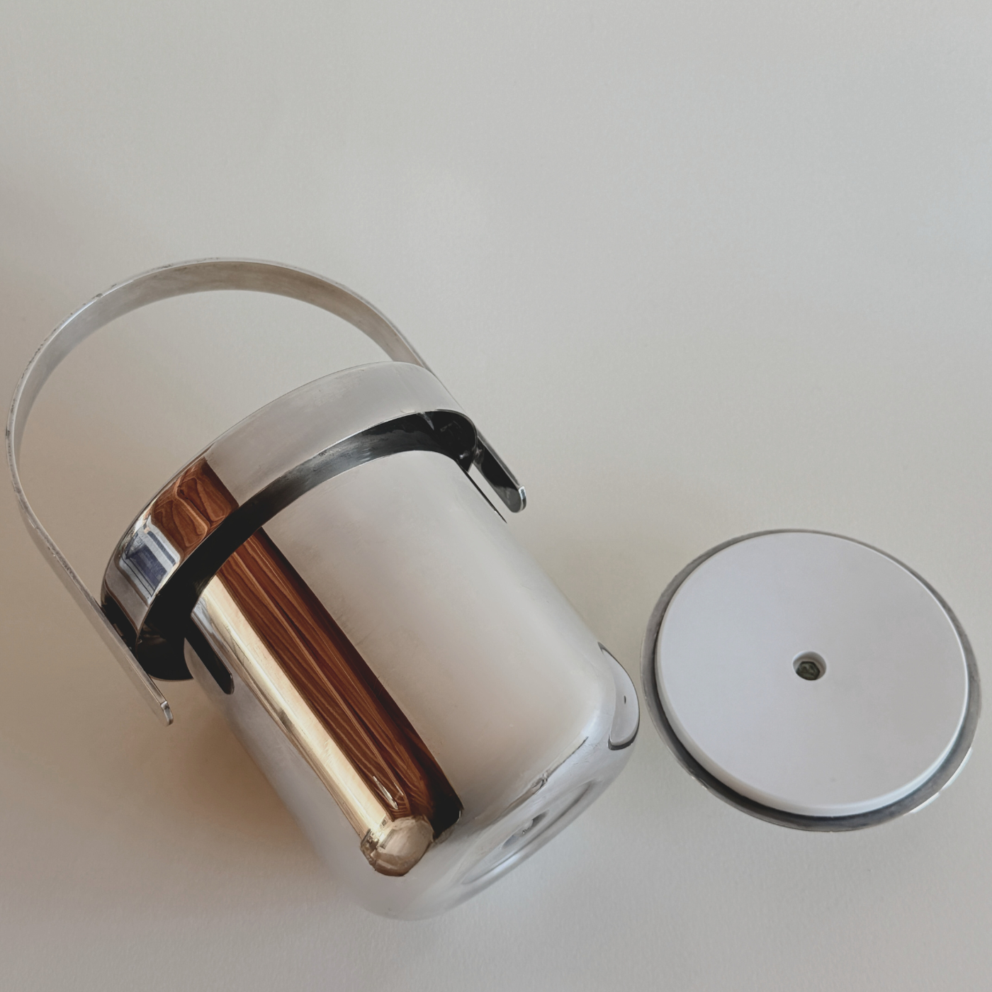 Luxury collectible ice bucket with mirror polish