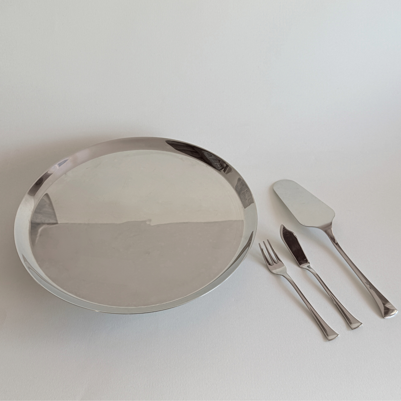 1970s Morinox cake serving set with 31 cm cake stand and cutlery