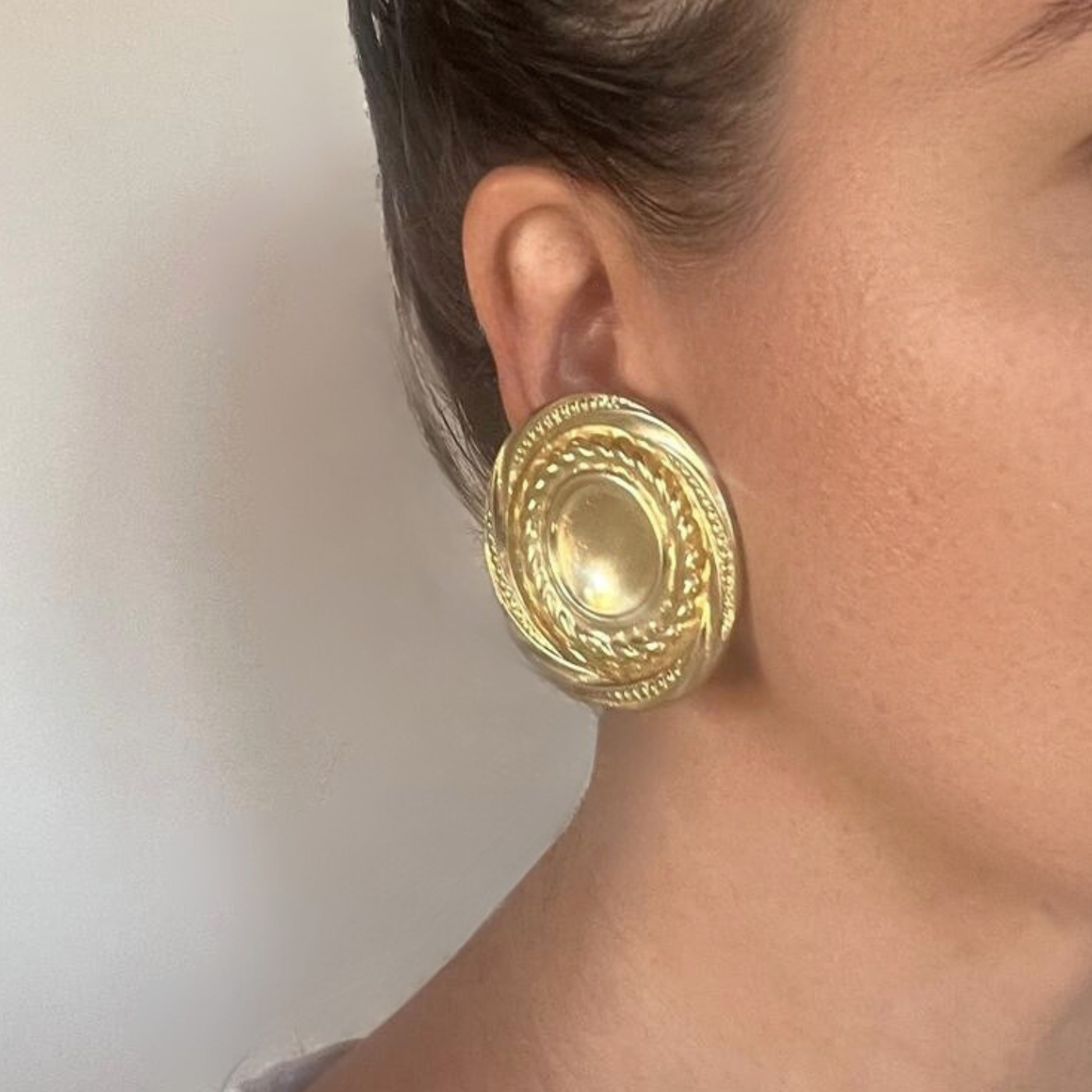 1980s-extra-large-golden-clip-earrings_on face