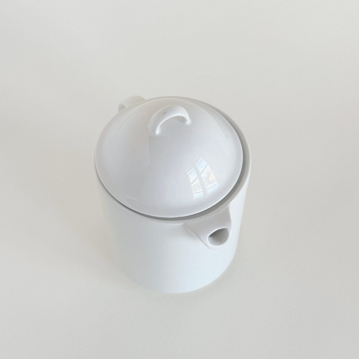 White ceramic teapot · lid detail · flush fit · L'Officina General Store