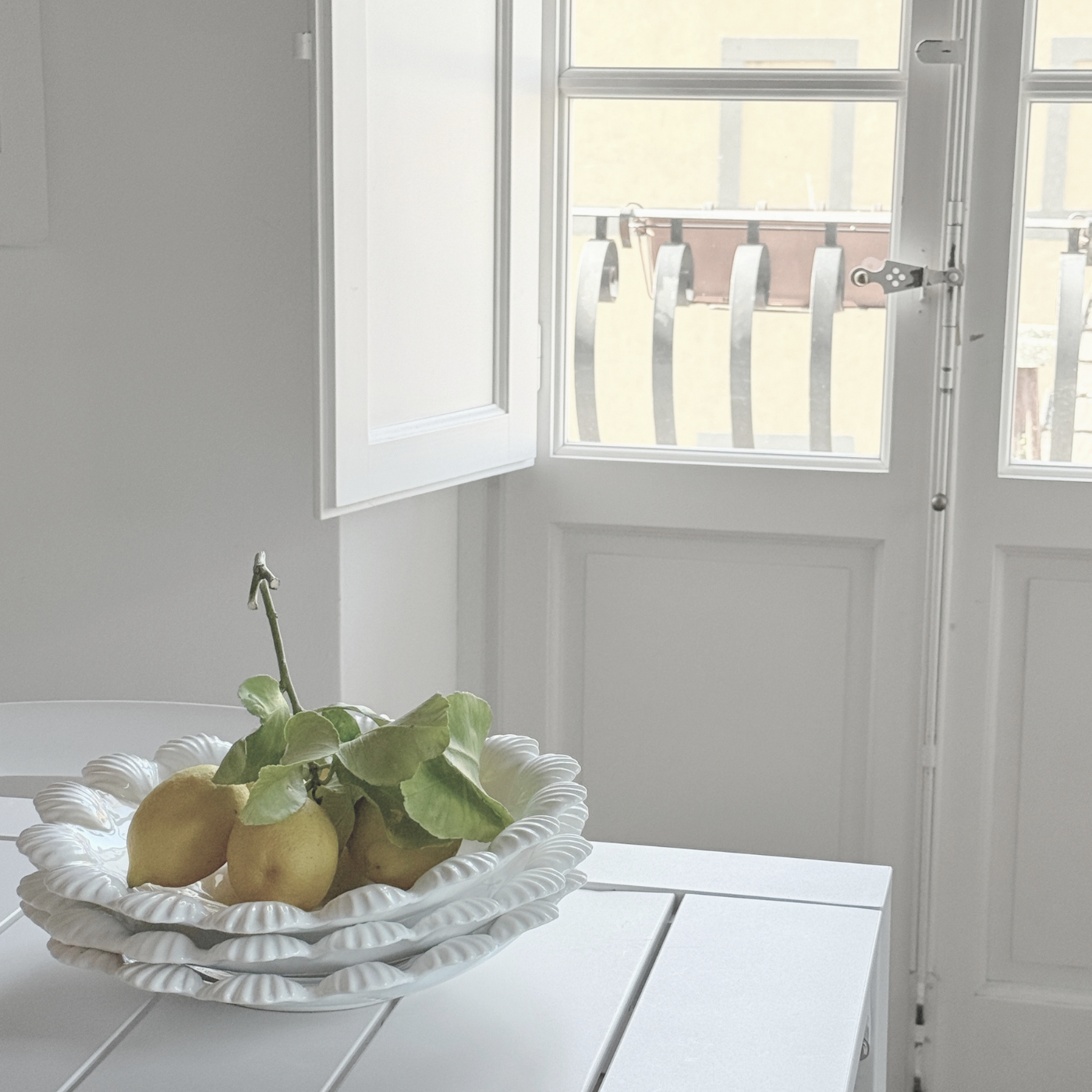 Shell Majolica Serving Plate 31 cm