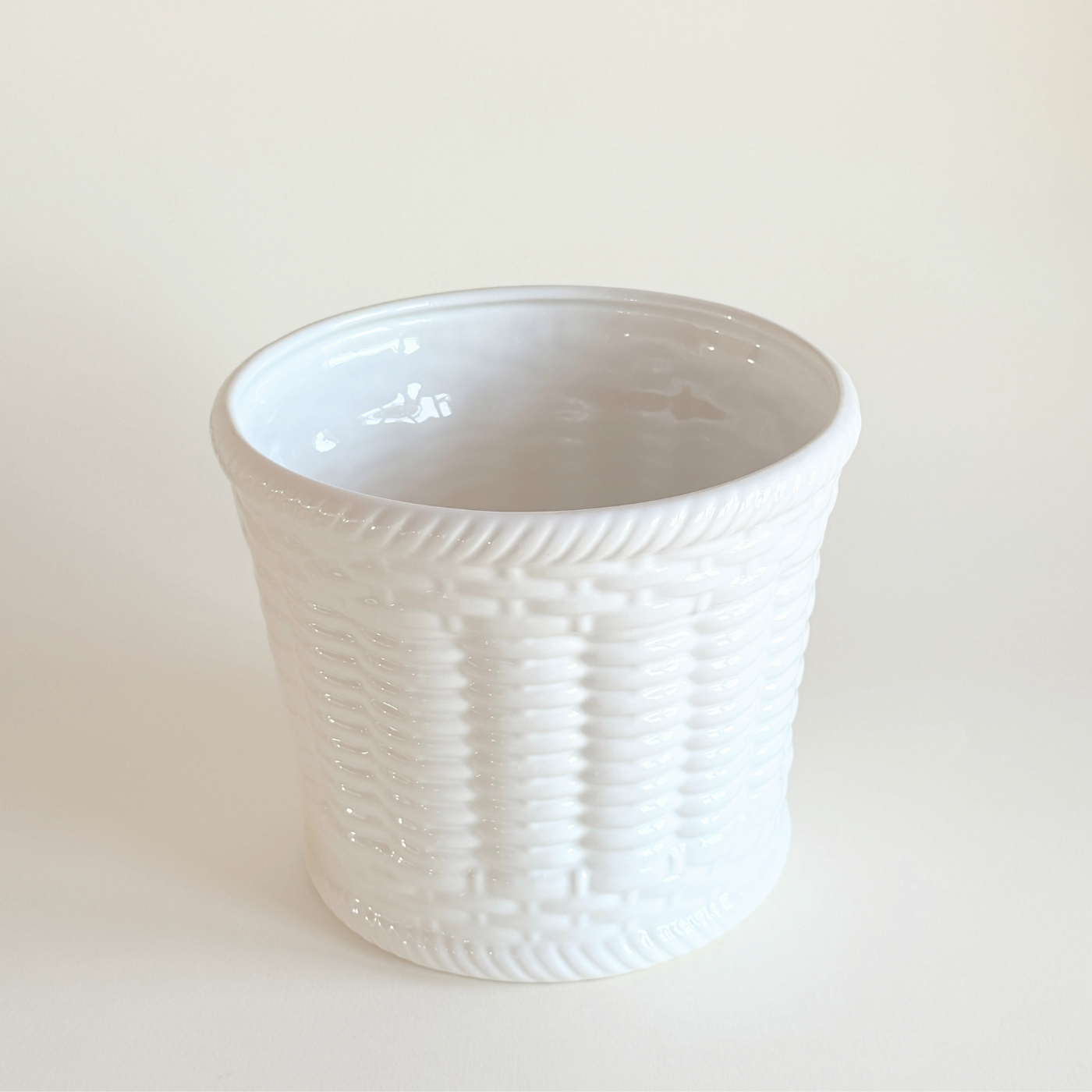 White glazed ceramic cachepot with woven basket texture, Italian decorative plant pot cover