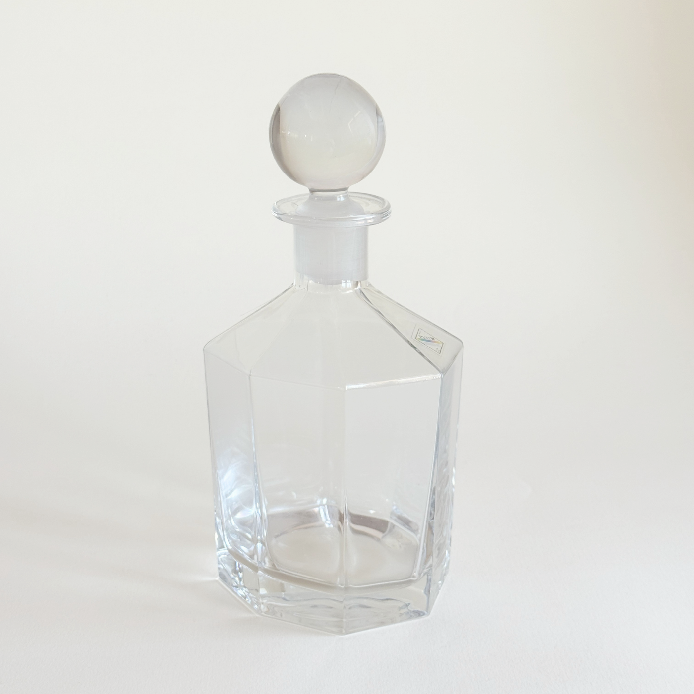 Hexagonal crystal decanter in clear cut glass with round stopper, Italian barware, 1 litre, 1.4 kg