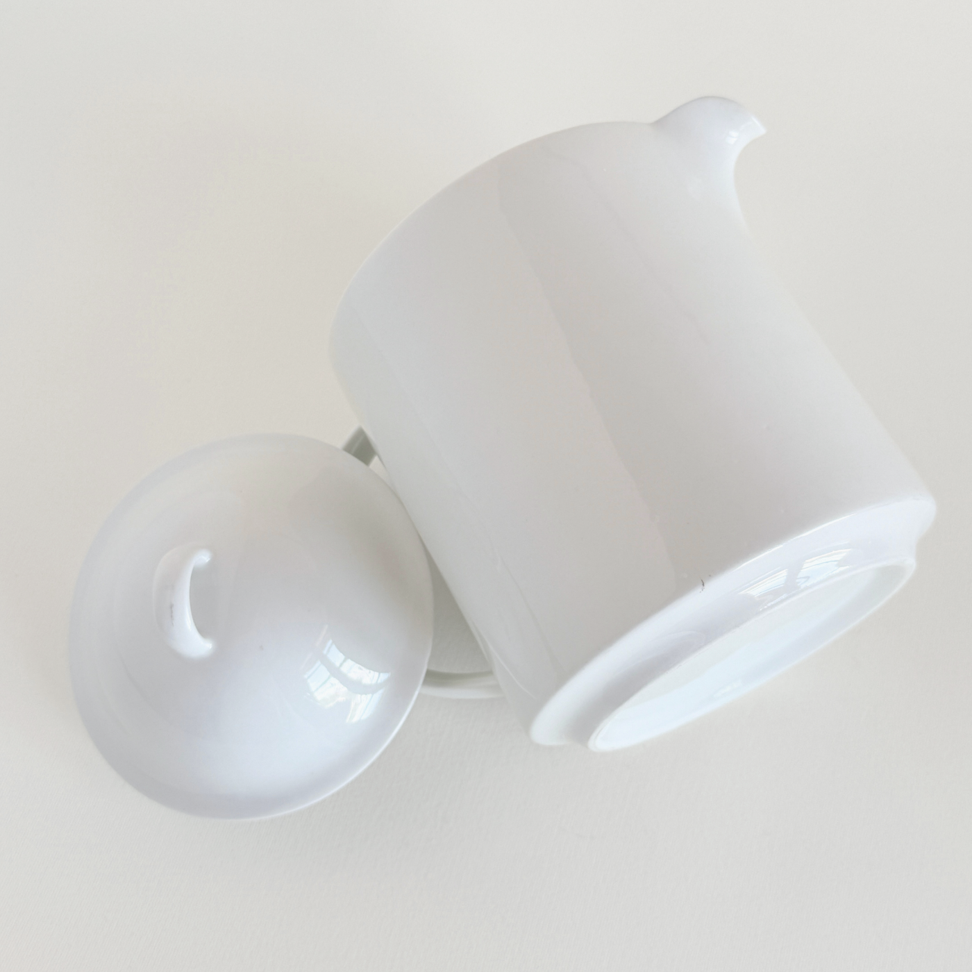 White ceramic teapot · full view · Very Good condition · L'Officina General Store