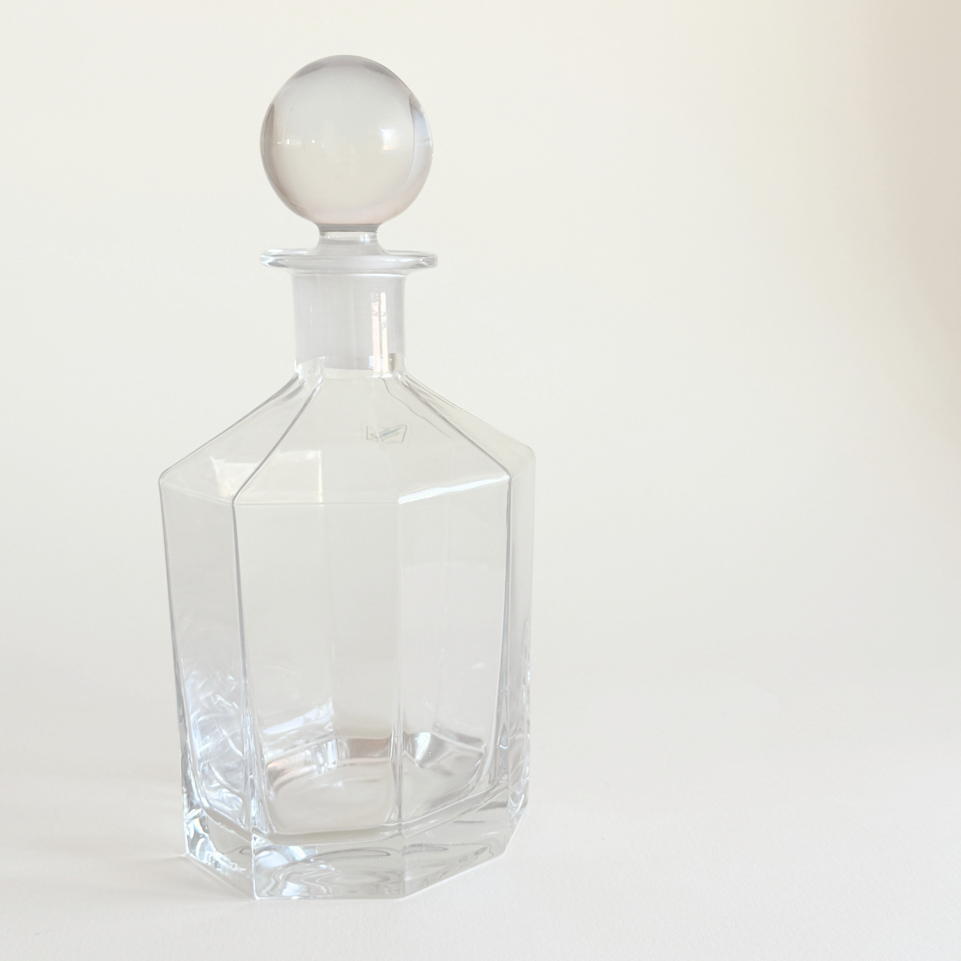 Hexagonal clear crystal carafe with solid ball stopper, refracting faceted glass, 1.4 kg