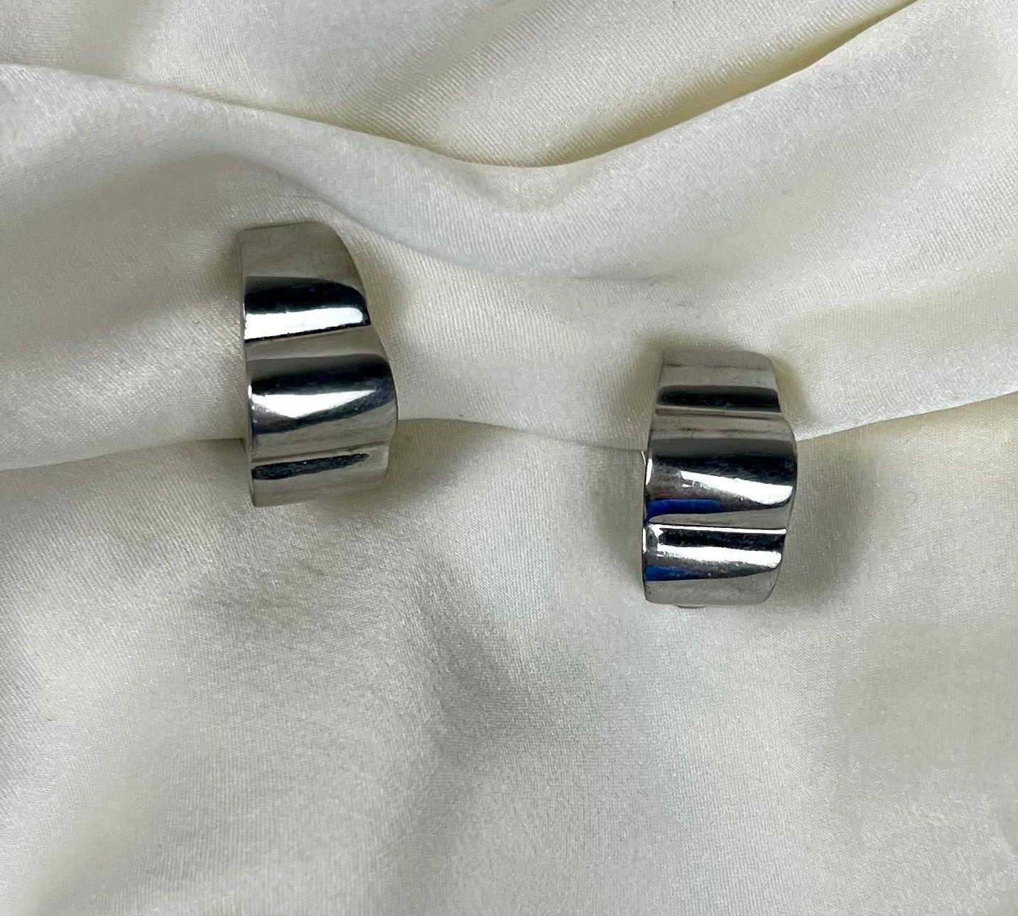 Modern Silver Abstract clip earrings - L'Officina General Store