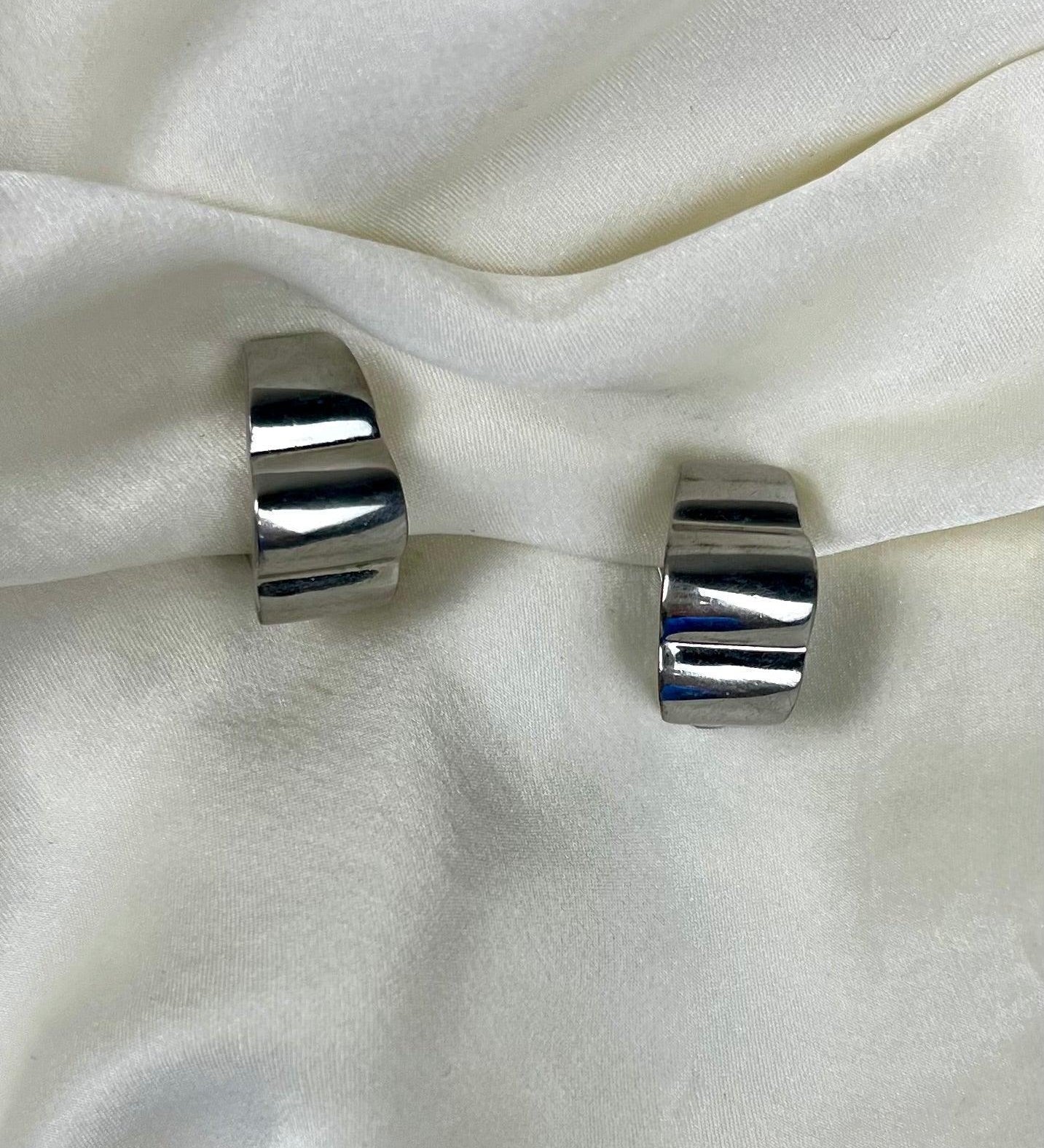 Modern Silver Abstract clip earrings - L'Officina General Store