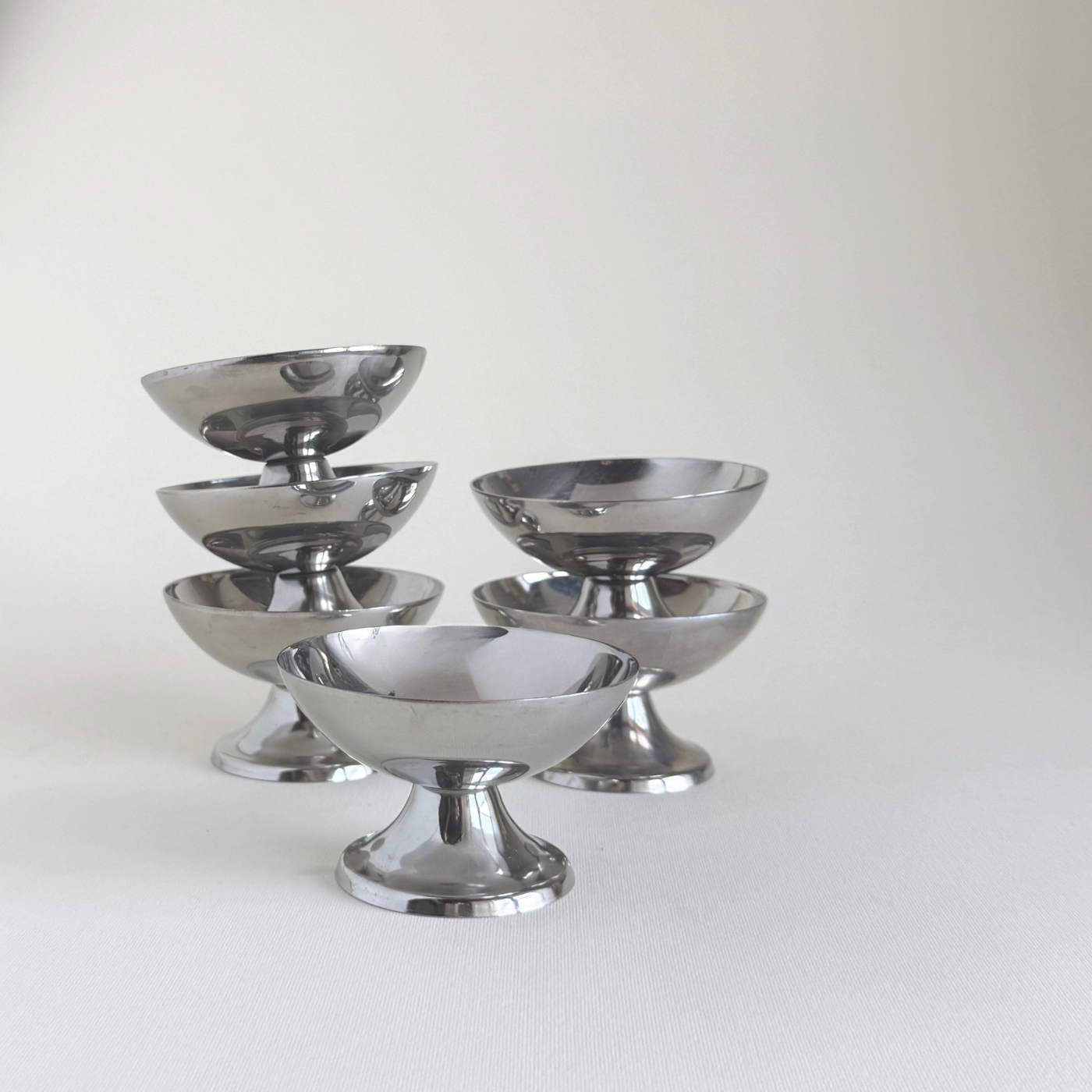 Set of 6 silver stainless steel dessert cups, 9.5 cm wide, made in France in the 1970s, L'Officina