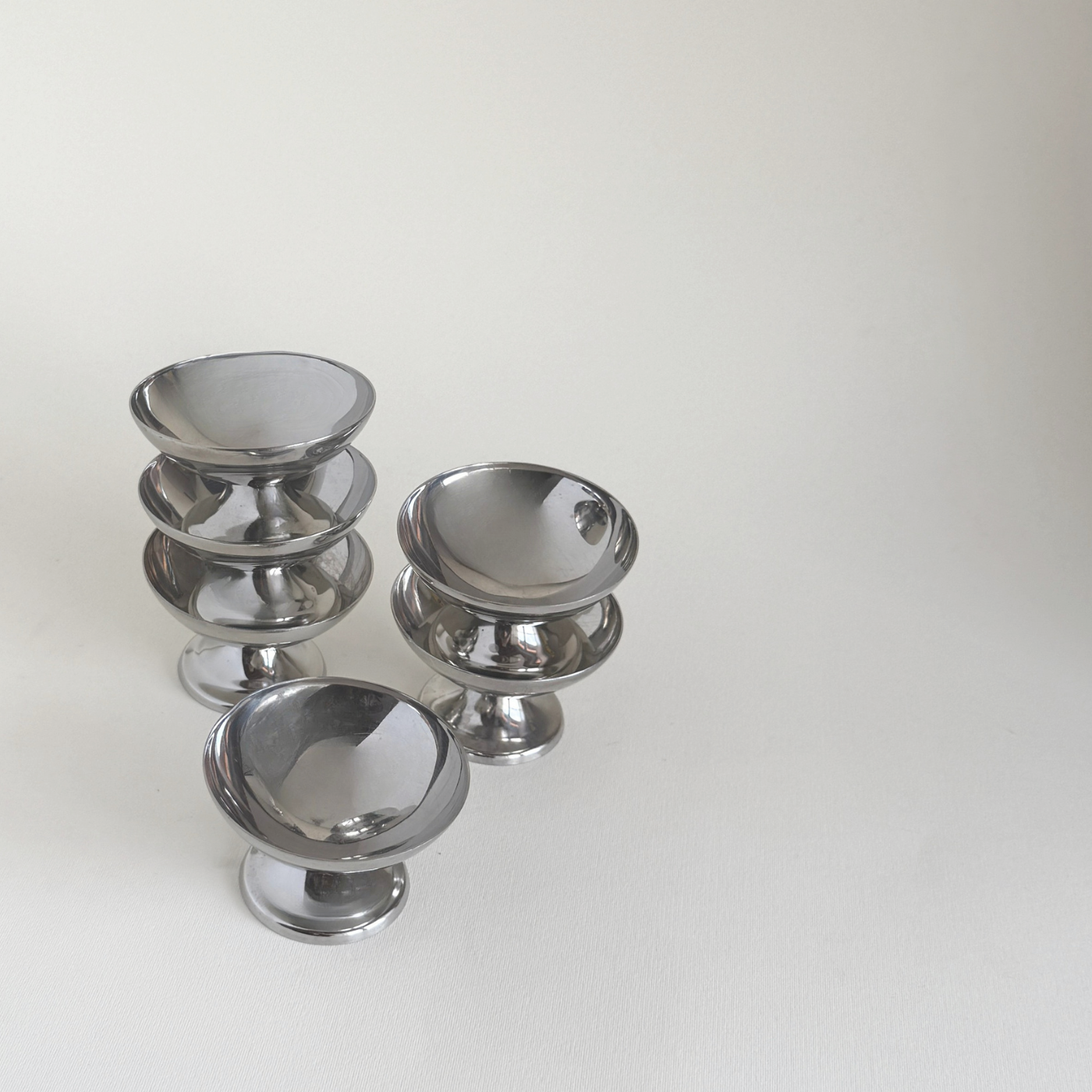 L'Officina mirror-polished stainless steel sorbet cups, low wide silver form, 1970s French tableware