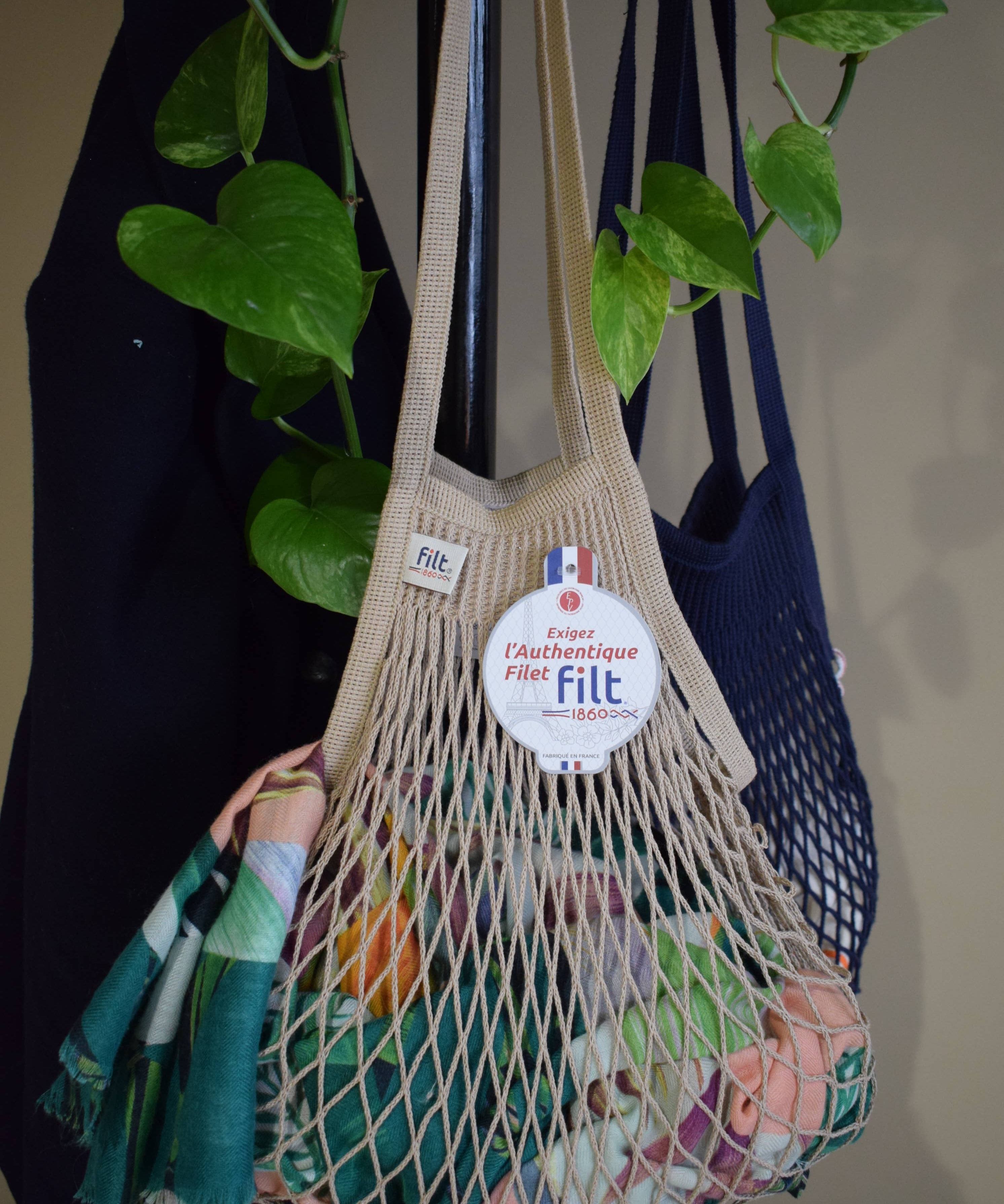 Close detail of mastic knitted cotton mesh and braided handle on a Filt 1860 French net bag