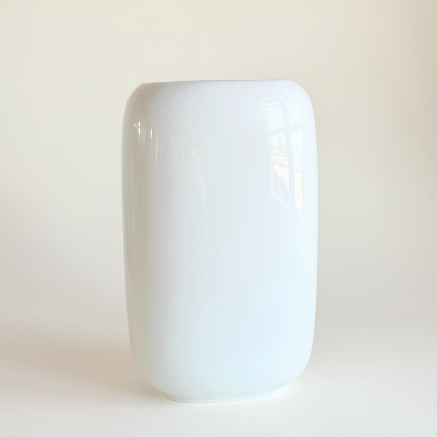 Scherzer Bavaria Vase minimalist white porcelain with matte bone-white glaze and rectangular form from 1980s Bavaria