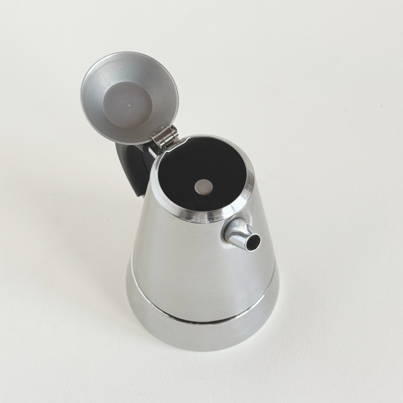 Guido Bergna Mia Moka 2 cups · handle detail · black plastic · L'Officina General Store