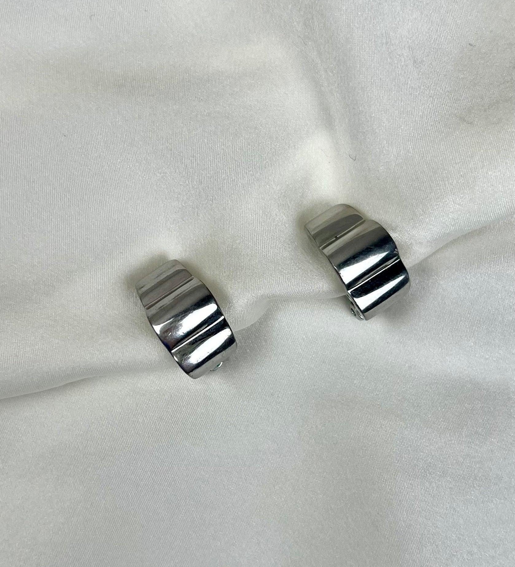 Modern Silver Abstract clip earrings - L'Officina General Store
