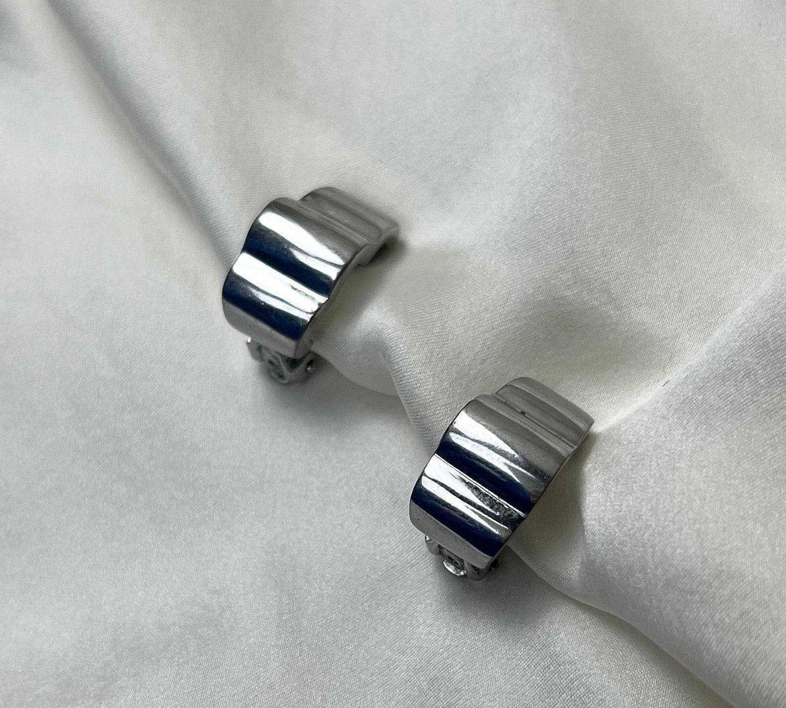 Modern Silver Abstract clip earrings - L'Officina General Store