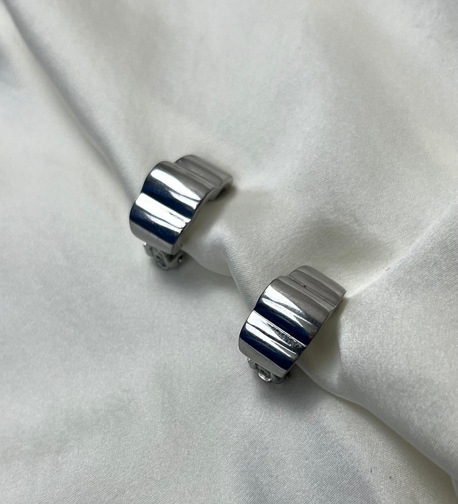 Modern Silver Abstract clip earrings - L'Officina General Store