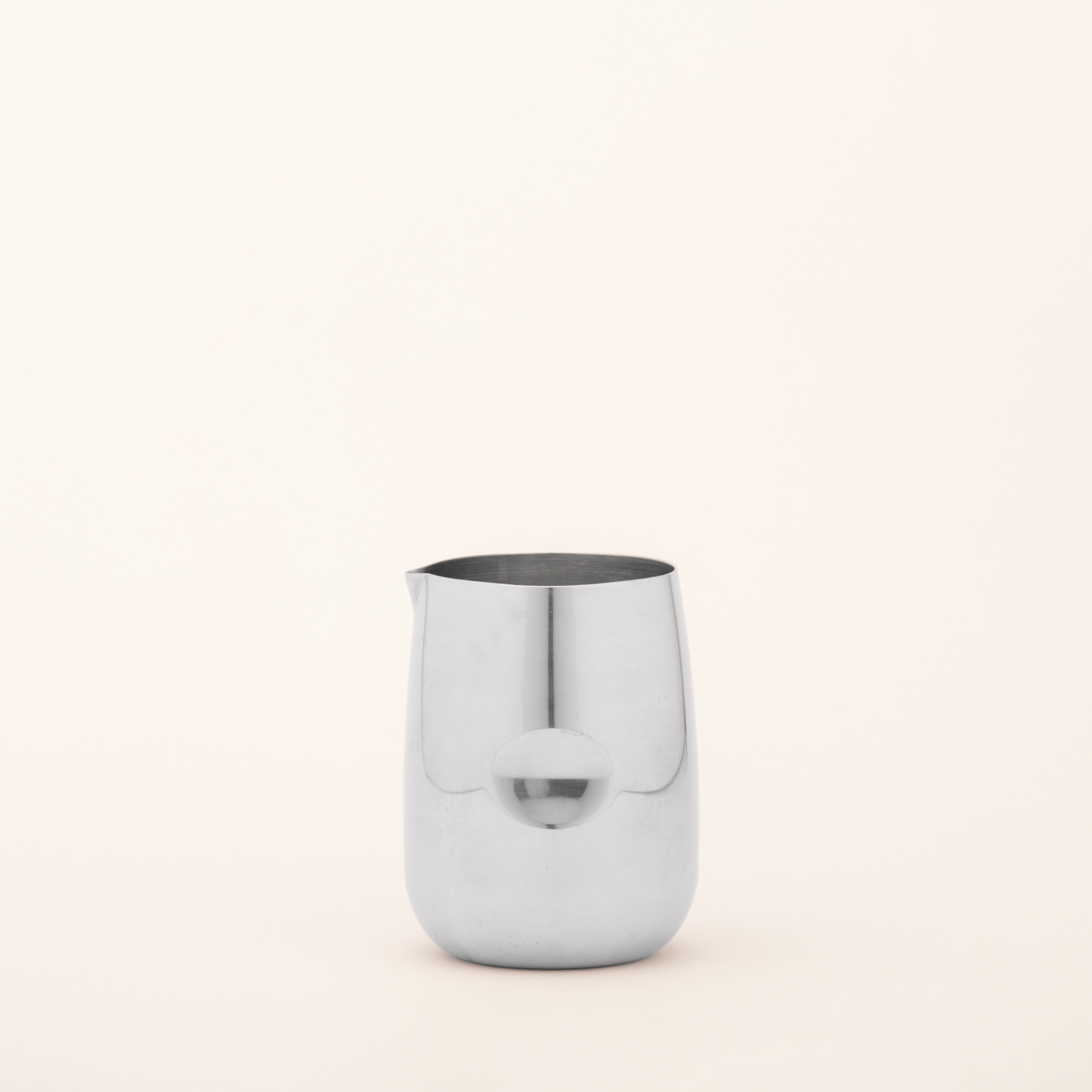Polished AMC metal creamer in stainless steel with lipped pouring edge and raised circular grip, 5.5 x 9 cm, 1970s Italian design