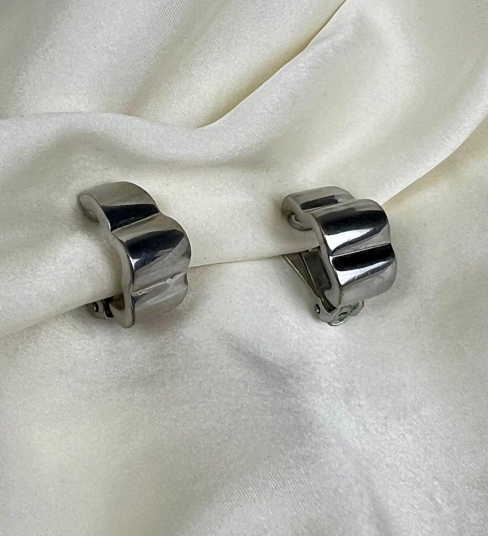 Modern Silver Abstract clip earrings - L'Officina General Store