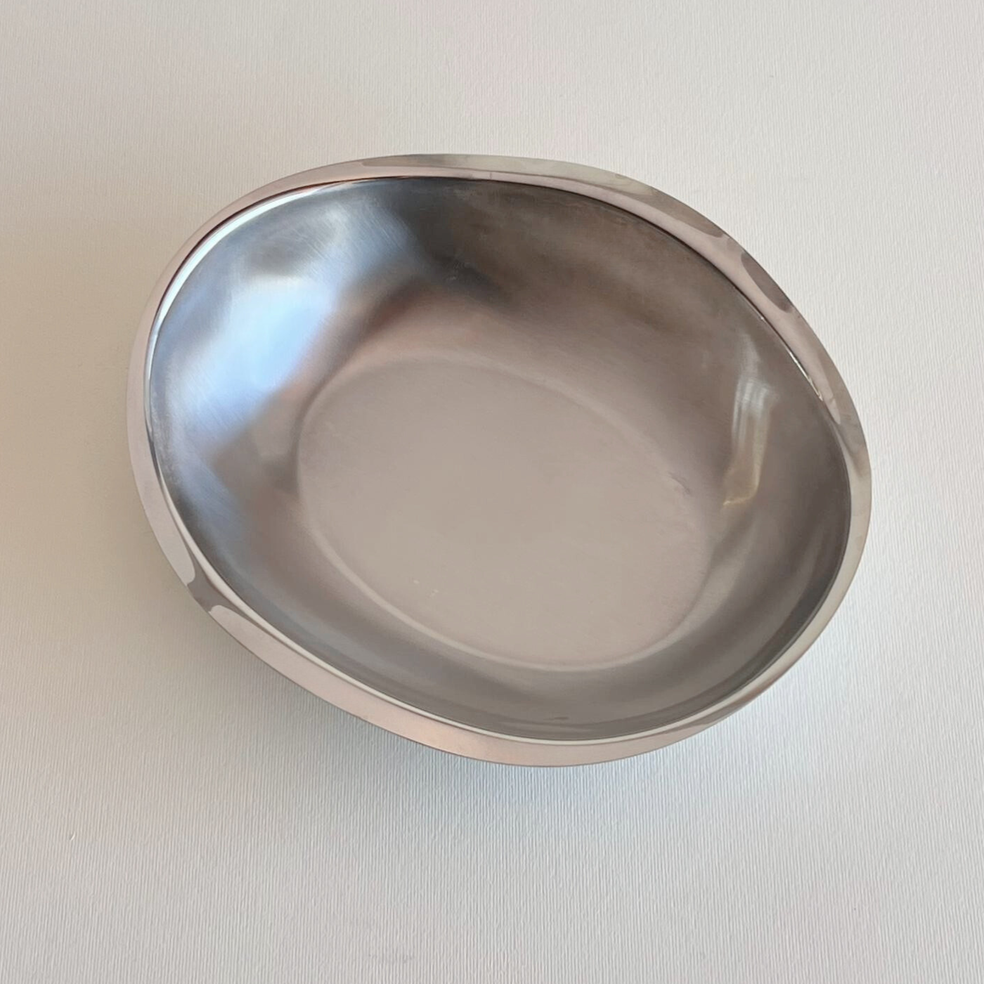 Polished yet brushed inox bowl in as-new condition