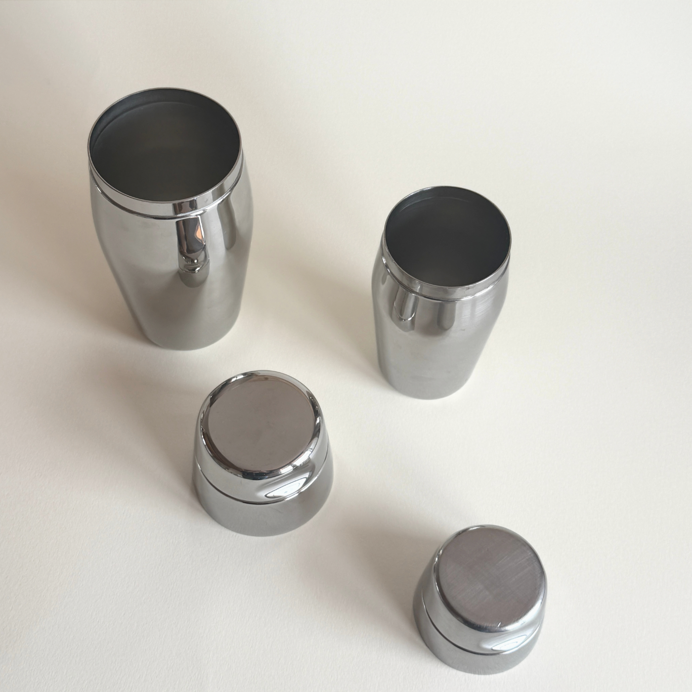 Alessi Cocktail Shaker 870 vintage Italian design by Massoni and Mazzeri, 1960s editions in medium and small sizes