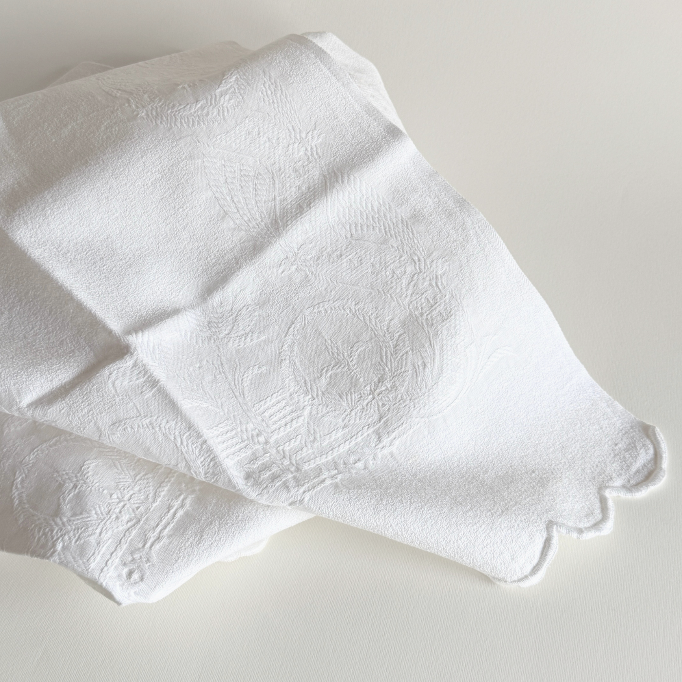 Hand-finished scalloped edge of the antique cotton hand towel