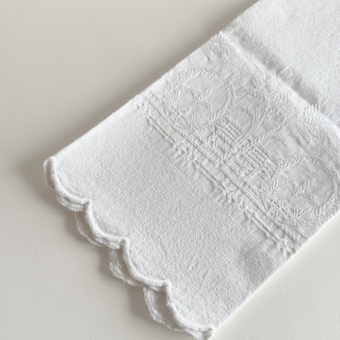 Close view of the floral and fleur-de-lys jacquard weave on the cotton towel