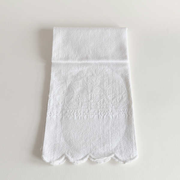 Asciugamano antico in cotone | Bordi smerlati — L'Officina General Store