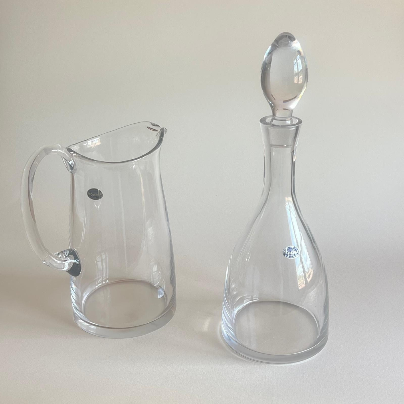 Handcrafted Bohemian glass decanter with seamless design