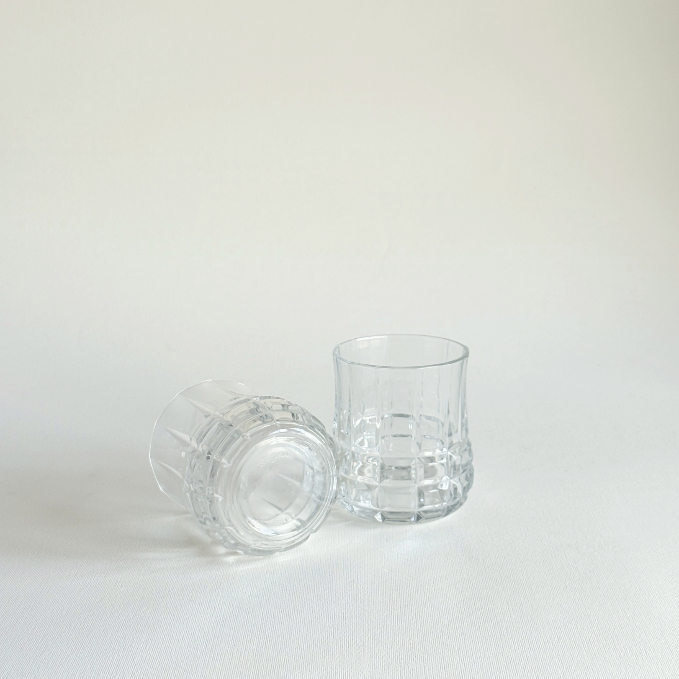 Diamond-cut clear glass whisky tumblers by Borgonova, 7 cm wide and 9 cm tall, Italy 1970s