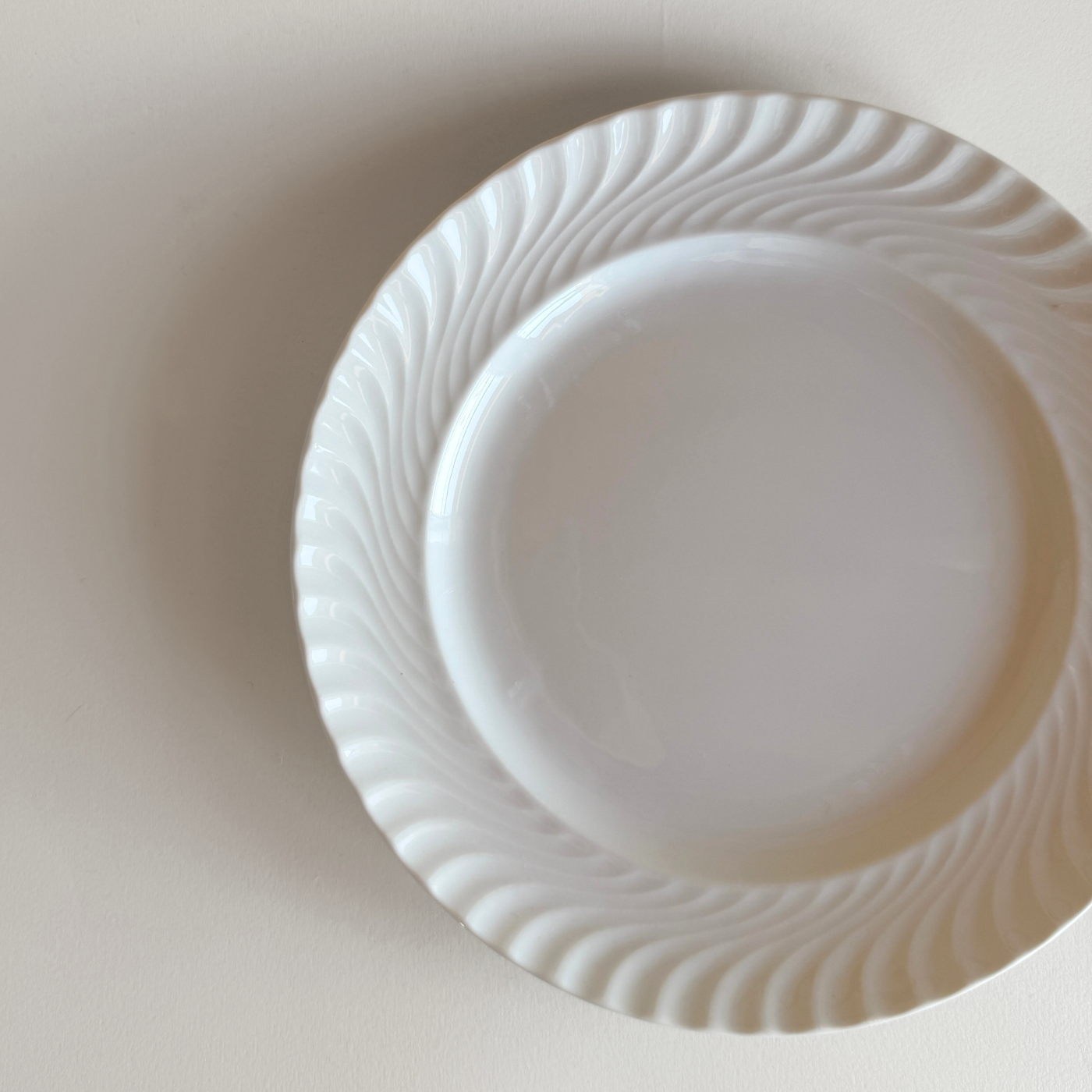 Cipa Dinning plate white ceramic wave detail