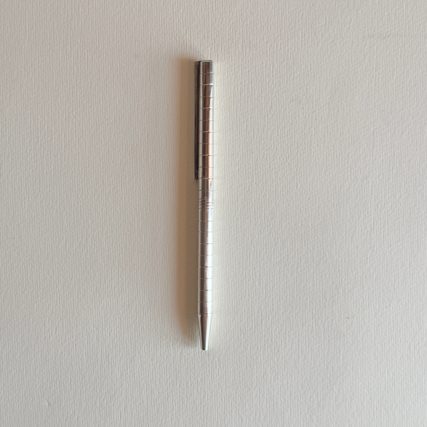 Stylo Bille S.T. Dupont Strié | Argenté · 15 cm