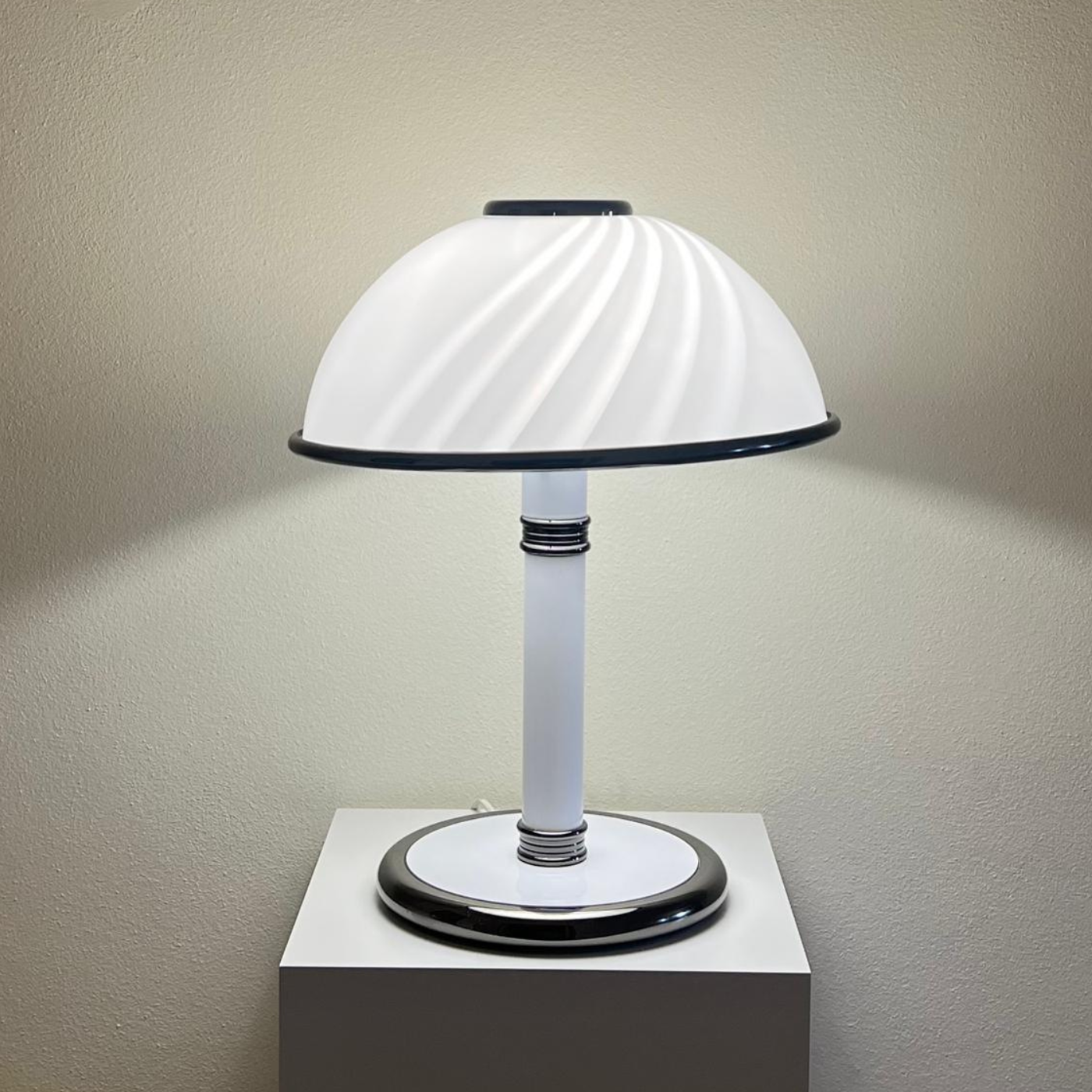 fluted opaline swirl Large Murano Mushroom Table Lamp I1980s Fabbian per Mazzega Large