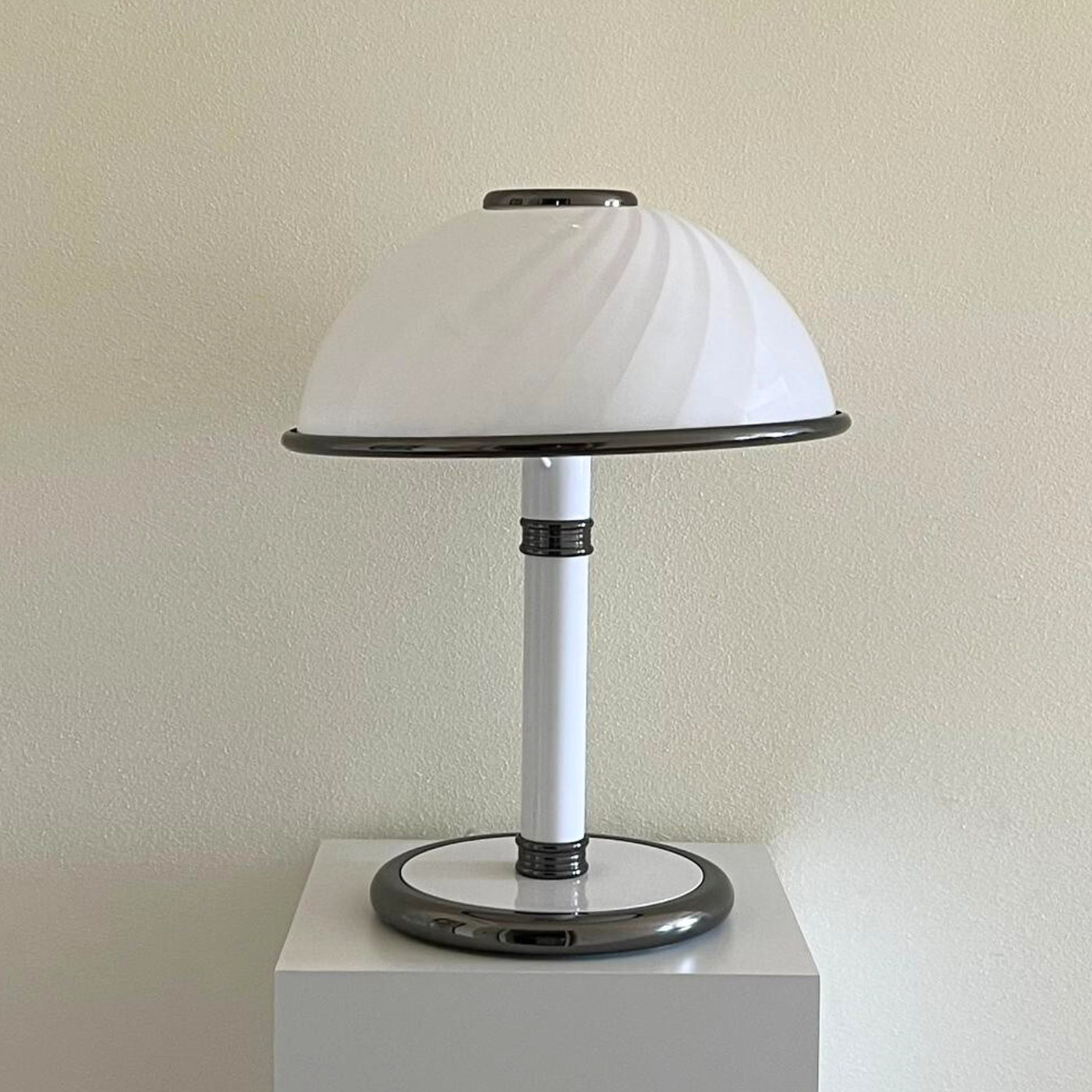 fluted opaline swirl Large Murano Mushroom Table Lamp I1980s Fabbian per Mazzega