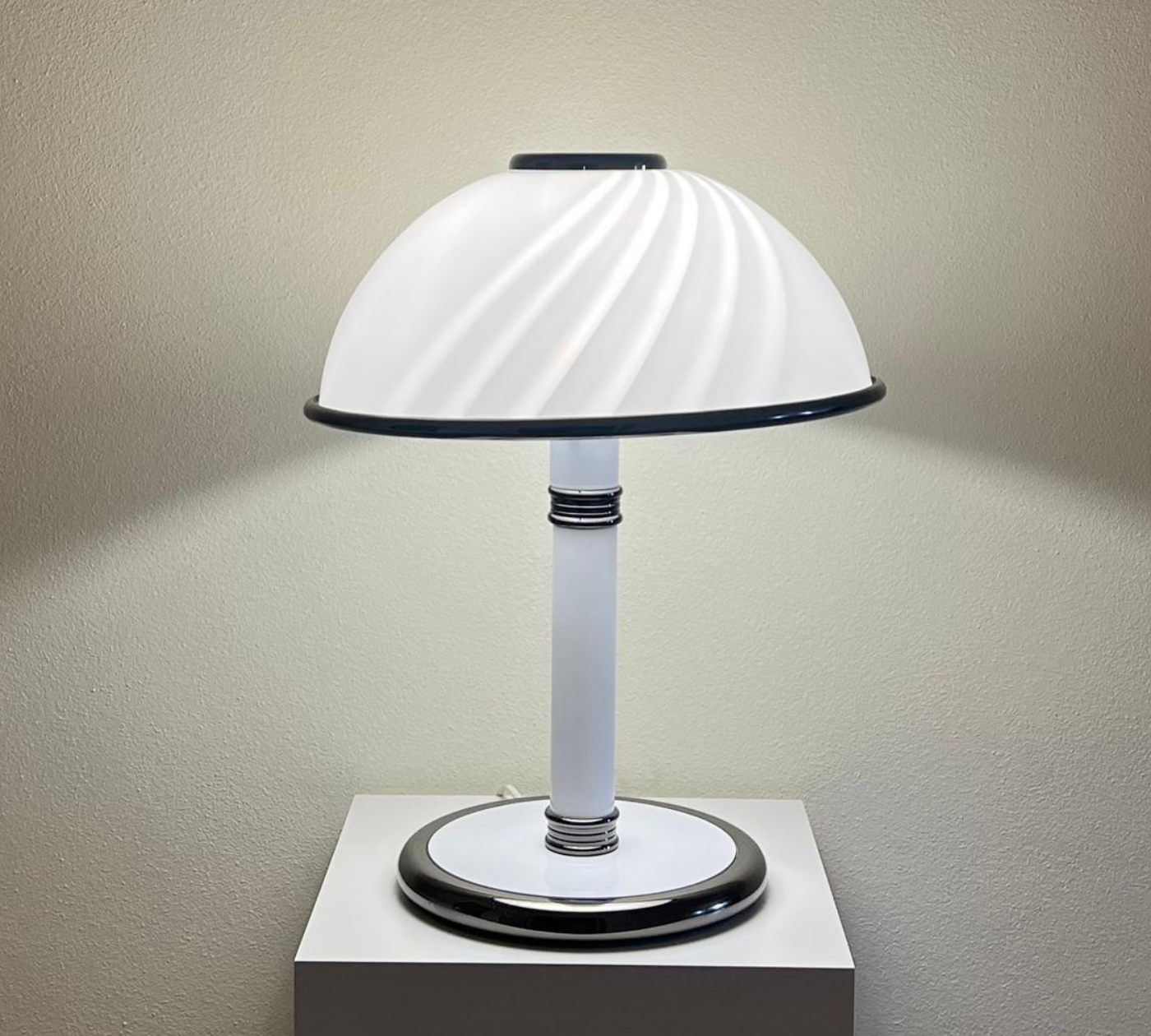 fluted opaline swirl Large Murano Mushroom Table Lamp I1980s