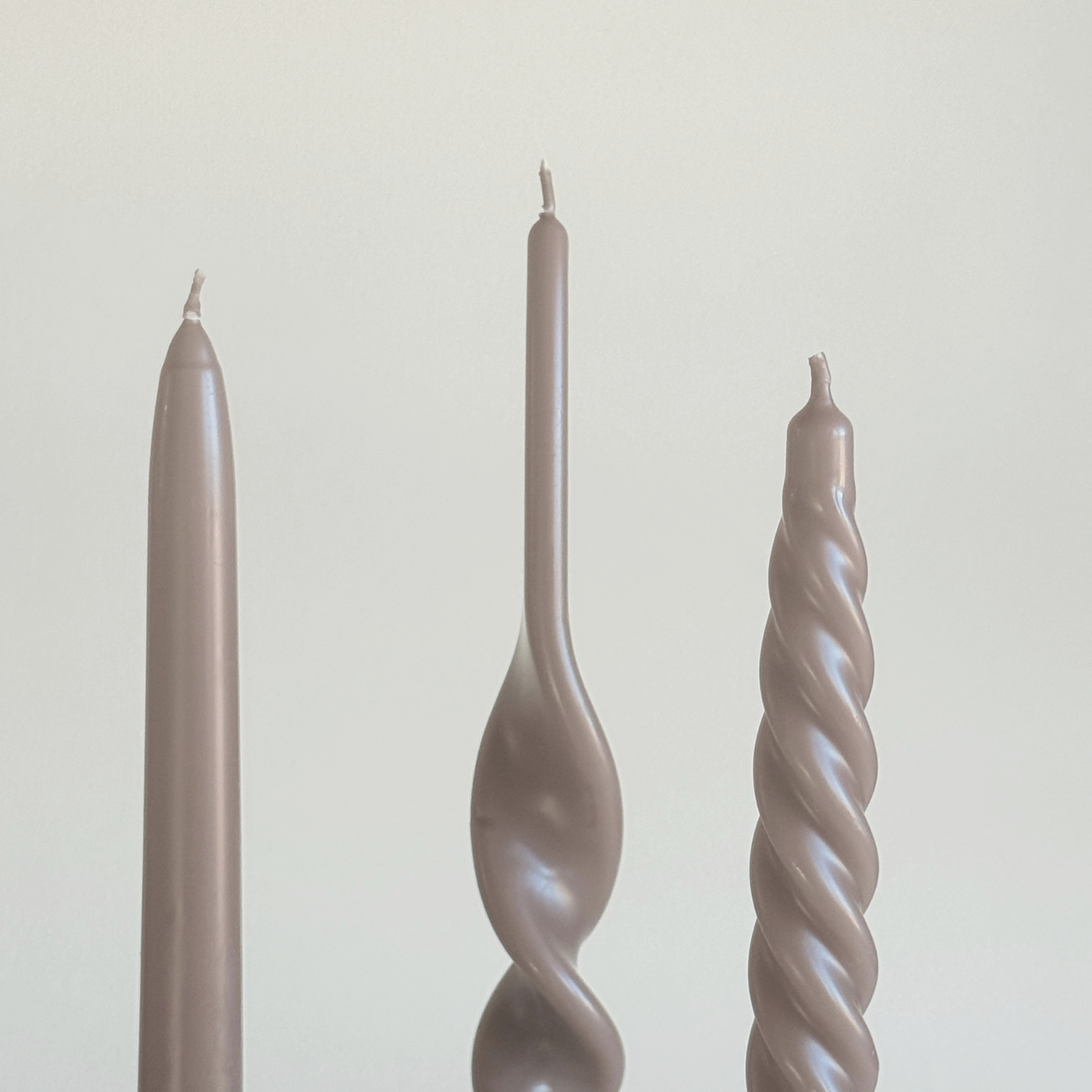 Cereria Graziani Bougies Coniques Torsadées | Paire · 25 cm · Moka