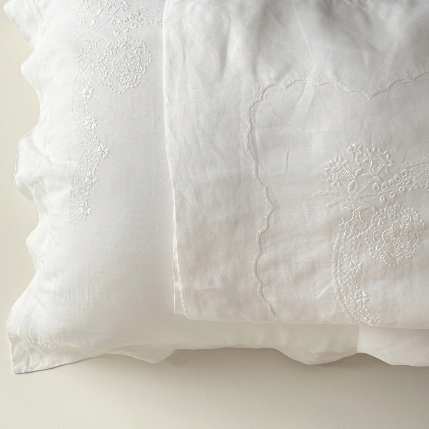 Hand-Embroidered Cotton King Bed Set – 1 Bedsheet & 2 Pillowcases