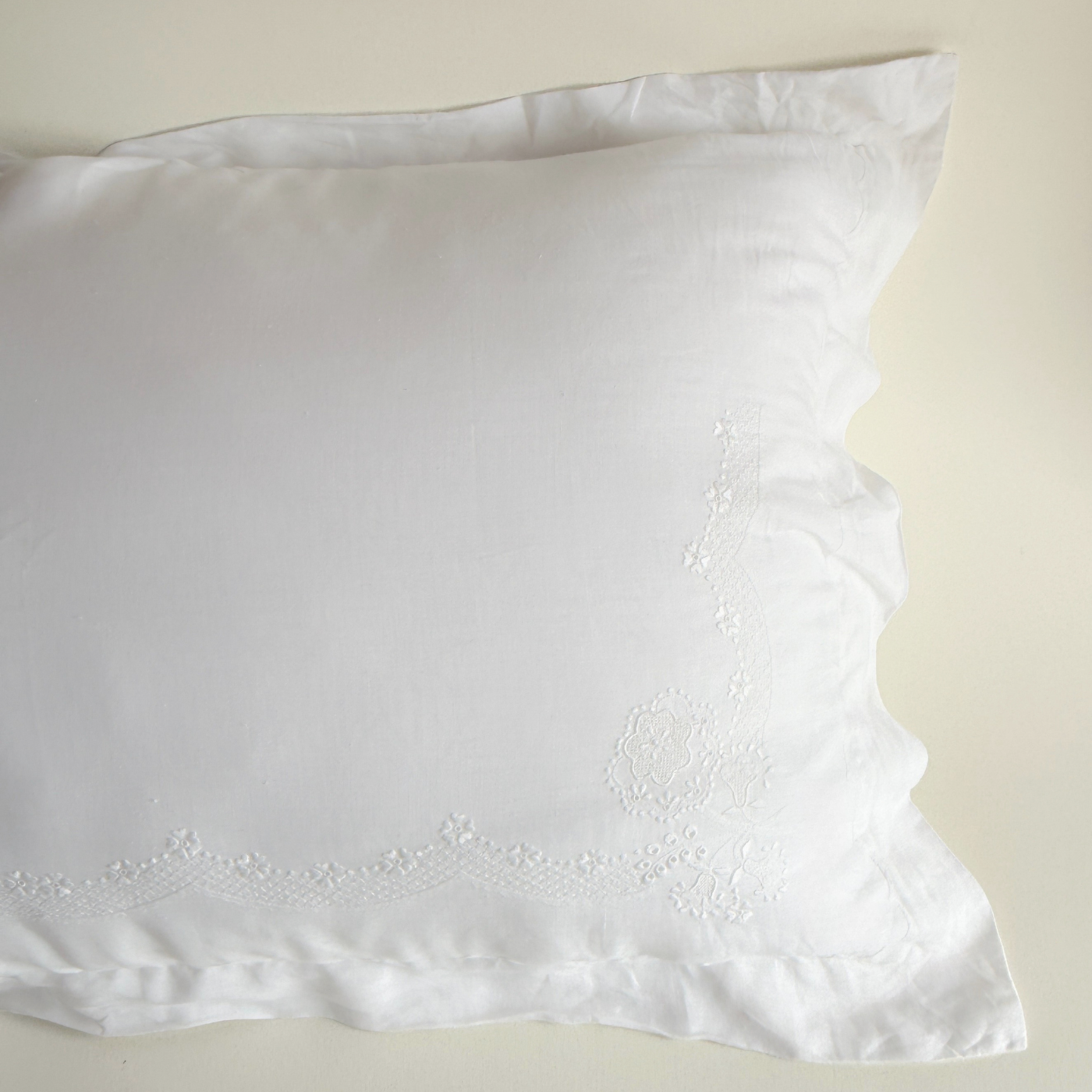 Hand-Embroidered Cotton King Bed Set – 1 Bedsheet & 2 Pillowcases