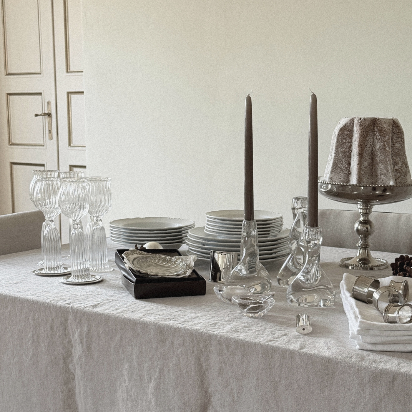 Justine_Menard_Cleodore_Glasses_christmas table