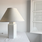 Lampe Hollywood Regency en céramique blanche | Octogonale