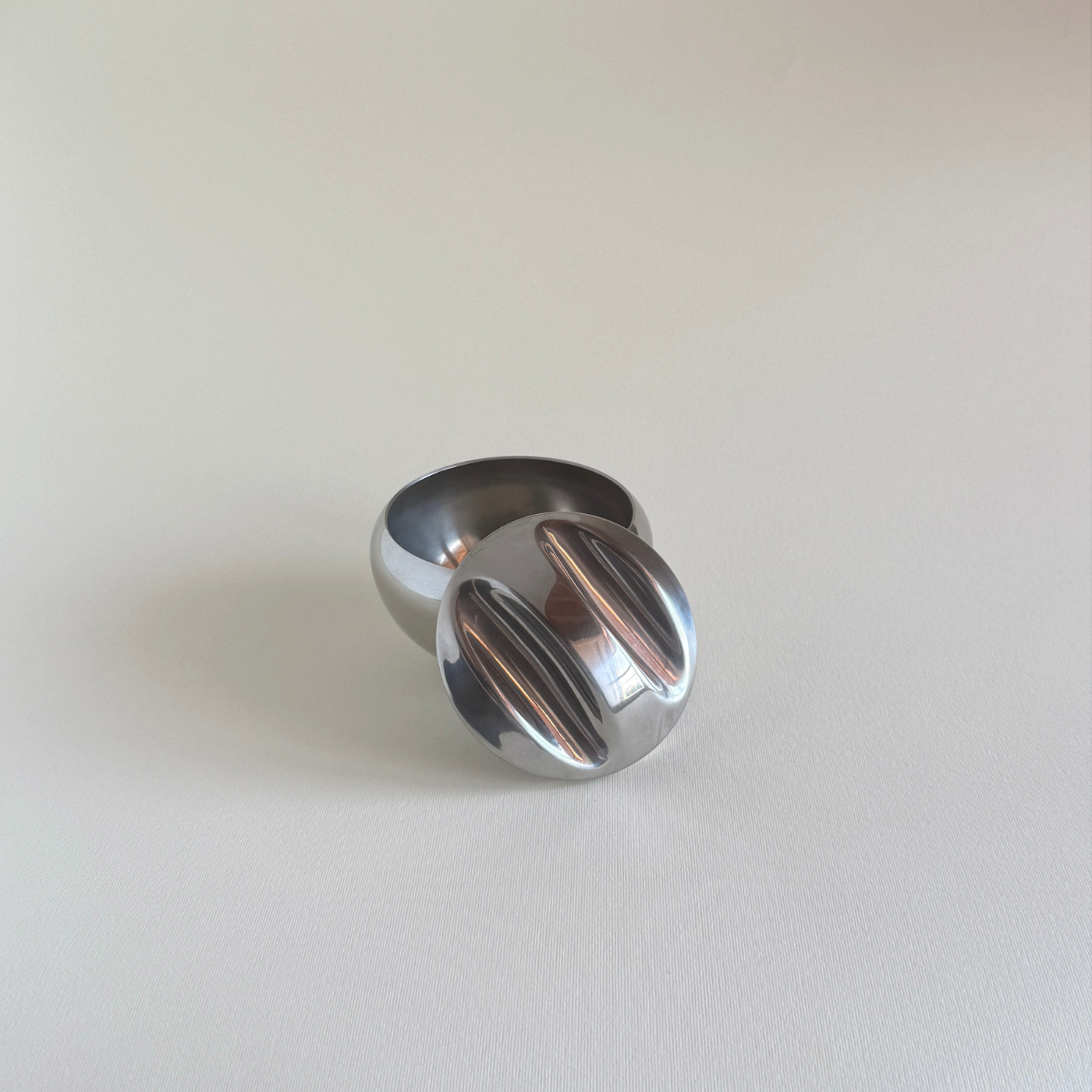 IMCO 1970s Italian sugar bowl in polished steel, lid detail