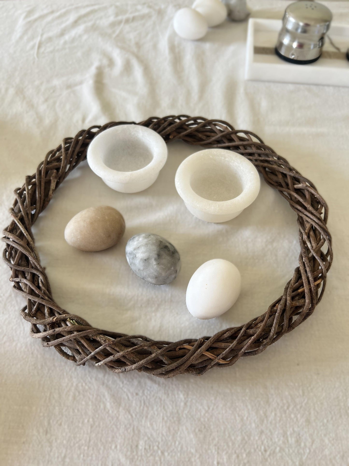 Stone Table decorative eggs - L'Officina General Store 