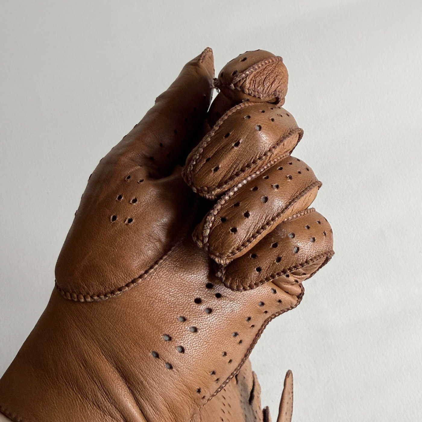 Italian-Tan-Nappa-Leather-Driving-Gloves