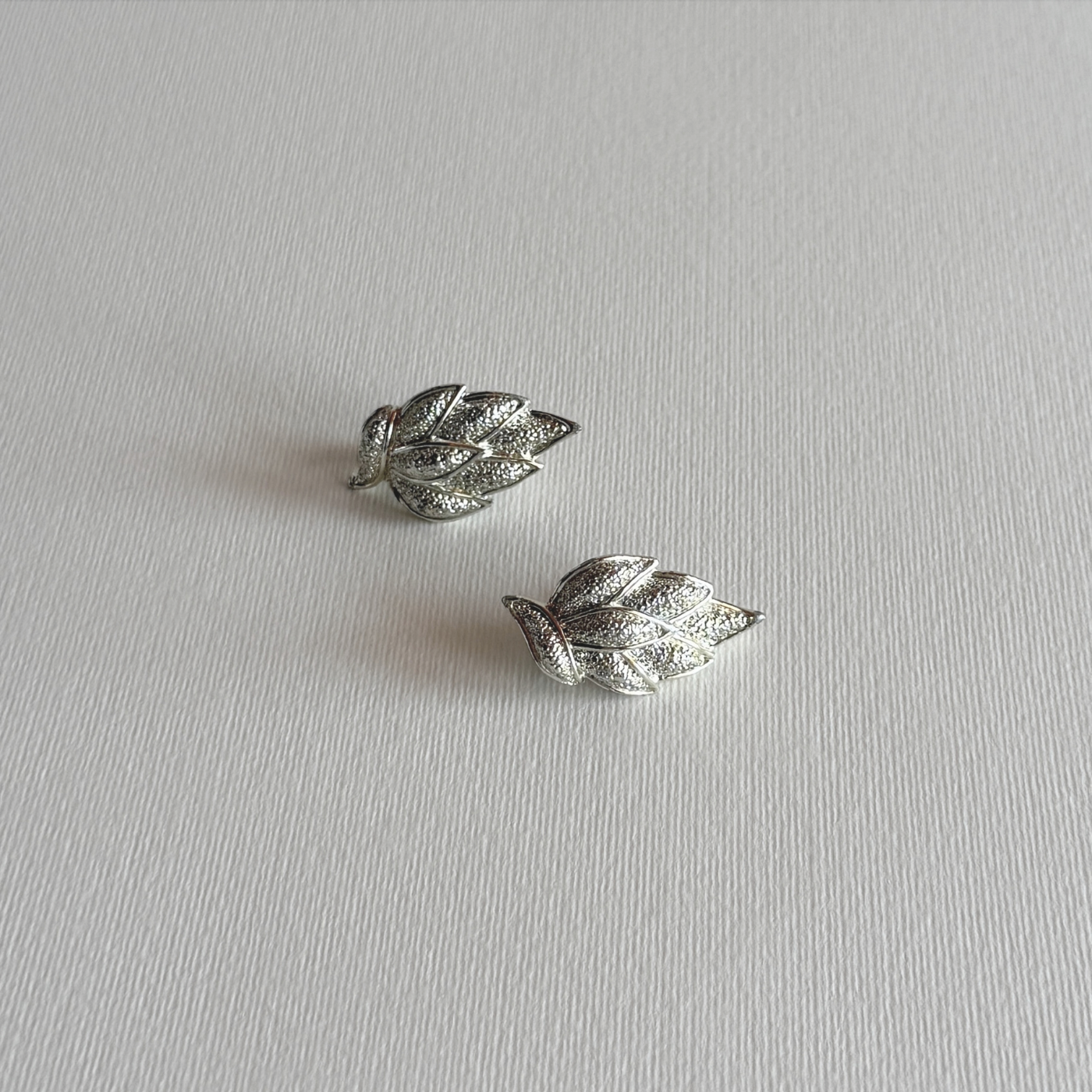 Boucles d'oreilles clip feuille | Ton argent · années 1980