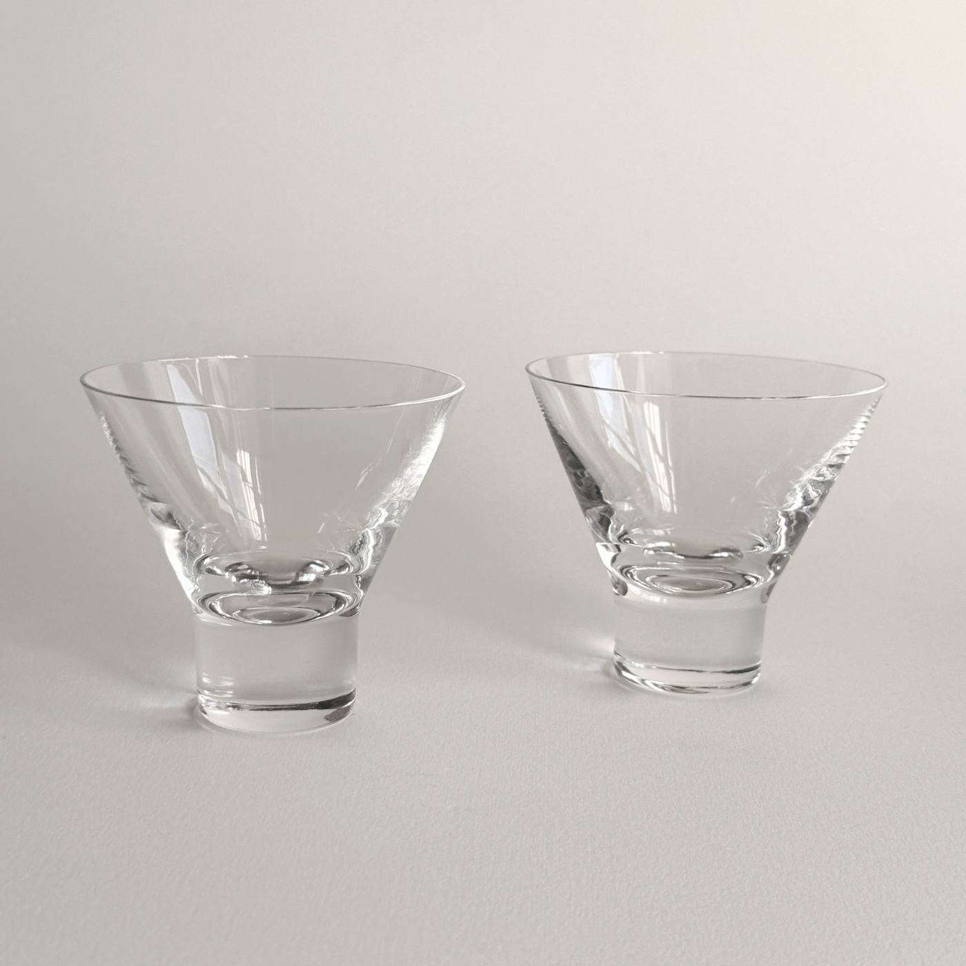Set of 2 Italian crystal cocktail glasses, short round stem